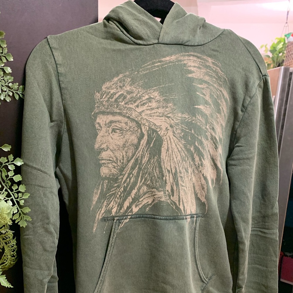 Sweatshirt